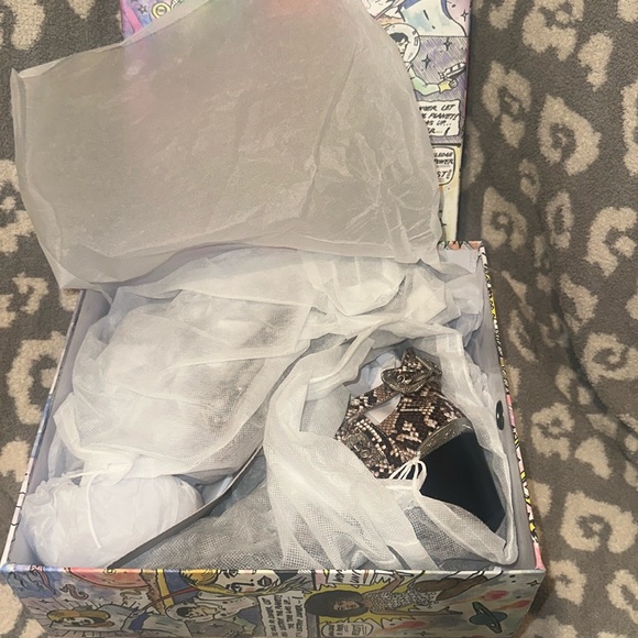 Jeffrey Campbell Calhoun Cutout Booties in Taupe Multi Snake New & Never Worn π - Picture 17 of 17